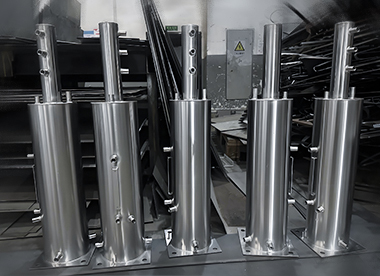 數(shù)控車床。CNC 數(shù)控銑床精密加工